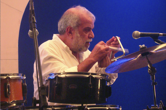 Chico Batera começou sua carreira como percussionista da Império Serrano
