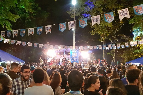 Festas juninas se dividem entre o gigantismo das organizaes e a f religiosa