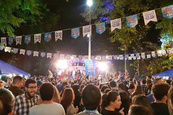 Festas juninas se dividem entre o gigantismo das organizaes e a f religiosa