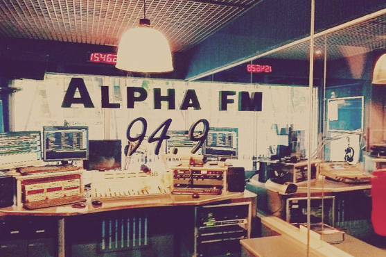 Rádio Alpha FM, parceira do grupo Bandeirantes, é novidade no 'dial' carioca