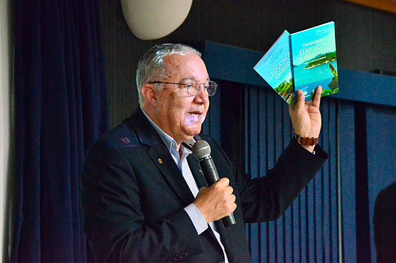 Reitor manifesta preocupao com retrocesso na questo ambiental no pas