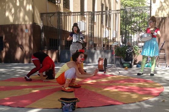 Artistas de rua se apresentam no Centro no perodo entre Olimpada e Paralimpada