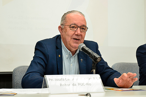Reitor da PUC-Rio defende estudo das ciências humanas durante seminário
