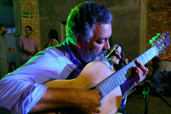 Paulo Sete Cordas iniciou a carreira acompanhando Nelson Cavaquinho