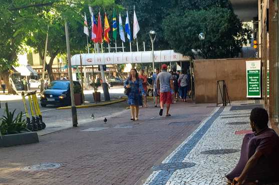 Professora critica tratamento igual para pessoas em situao de rua no Rio