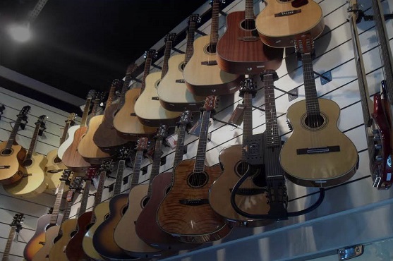 Crise afeta comércio de instrumentos musicais no Centro do Rio de Janeiro